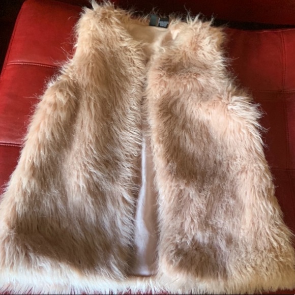 Windsor sleeveless fur jacket - Picture 2 of 5
